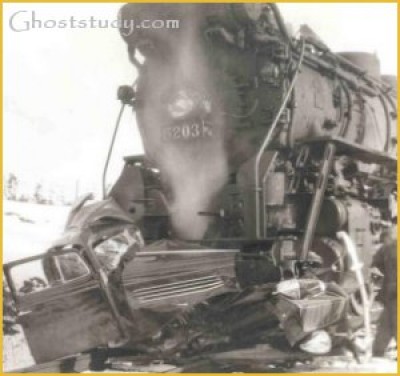 Locomotivecarcrash01.jpg