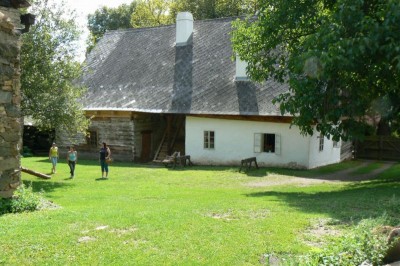Zbecno_statek_venku.jpg