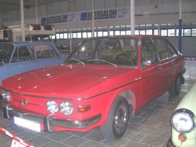T613 červená.jpg